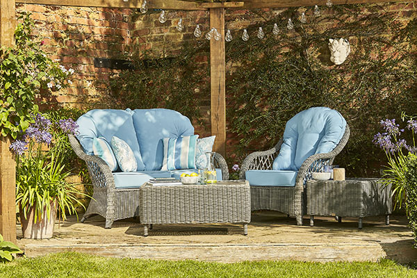 3 Surprising Benefits of Outdoor Lounging