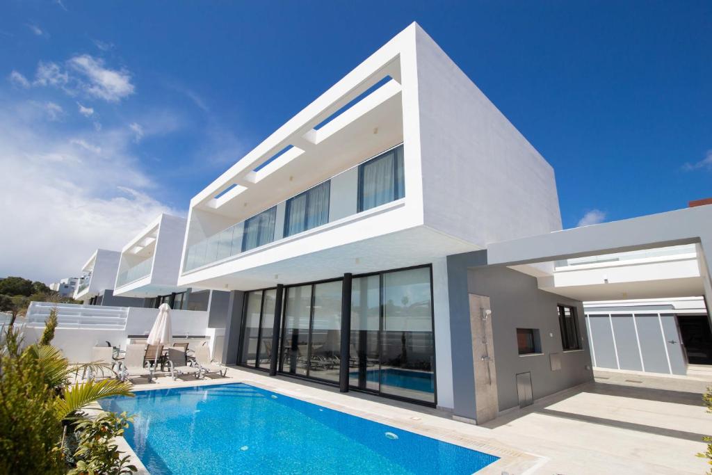 Discover the Hidden Gem: Villas in Protaras for Sale